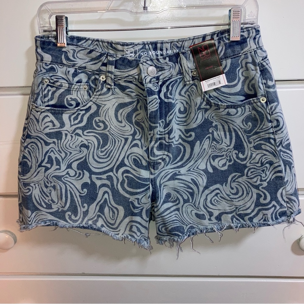 NWT NO BOUNDARIES DESTRUCTED MIDI SHORT HIGH RISE CUT OFF STYLE FLORAL Size 9